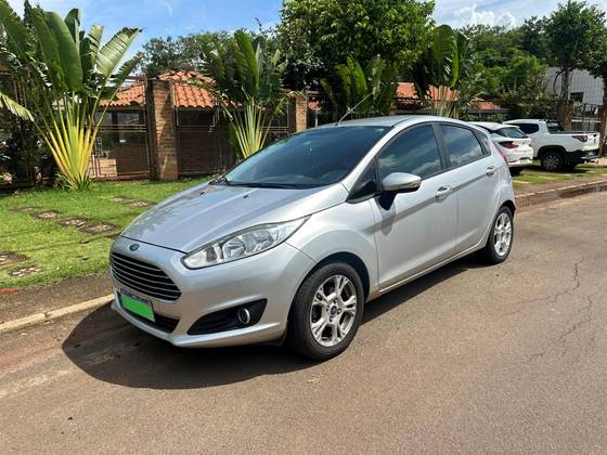FORD FIESTA 1.6 SE HATCH 16V FLEX 4P POWERSHIFT FORD FIESTA 1.6 SE HATCH 16V FLEX 4P POWERSHIFT